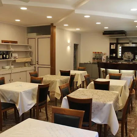 Otel Mora *